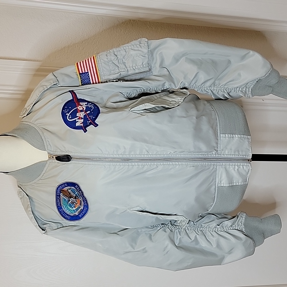 Gray Alpha Industries Nylon Windbreaker from NASA Kennedy Center Sz S